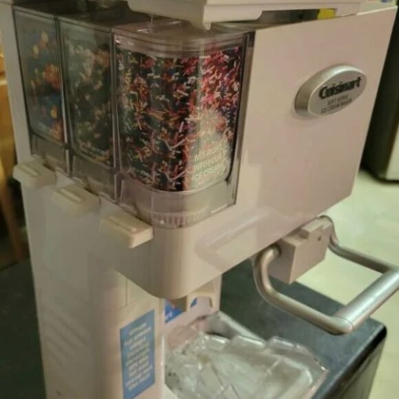 Cuisinart Ice Cream Maker, 🍨 used ONCE! Has added feature of toppings.🍦